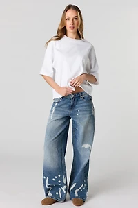 Jean baggy à taille basse avec éclaboussures de peinture