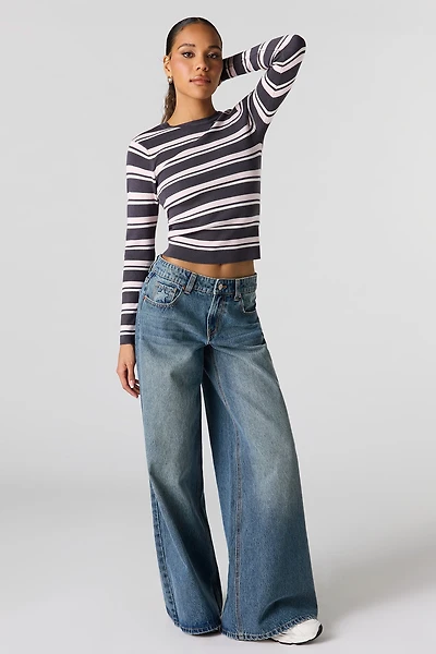 Jean à jambe super large avec motif embossé taille basse