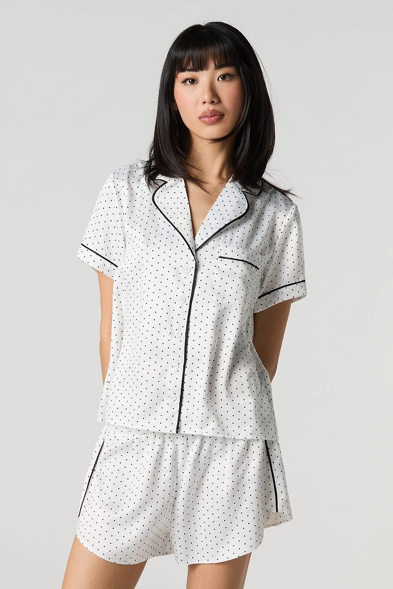 Ensemble pyjama avec chemisier boutonné en satin et short