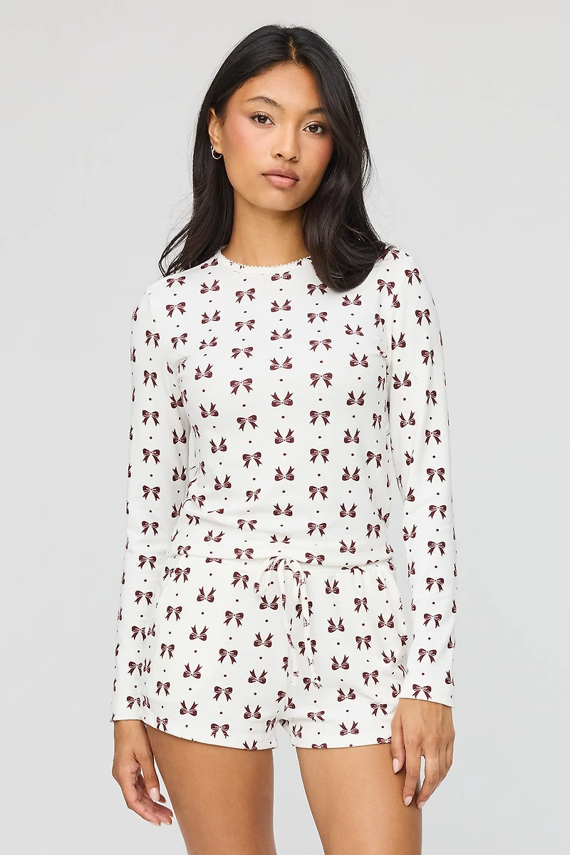 Ensemble pyjama avec haut à manches longues et short
