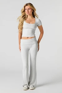 Pantalon côtelé à jambe évasée avec taille pliée