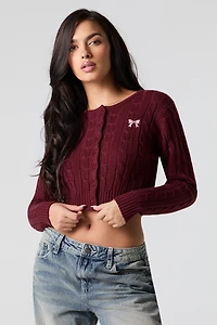 Cardigan écourté en tricot mailles torsadées et broderie