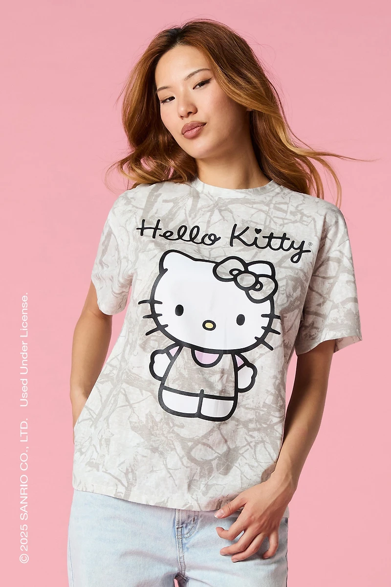 T-shirt de coupe garçonne à imprimé Hello Kitty® avec motif camouflage