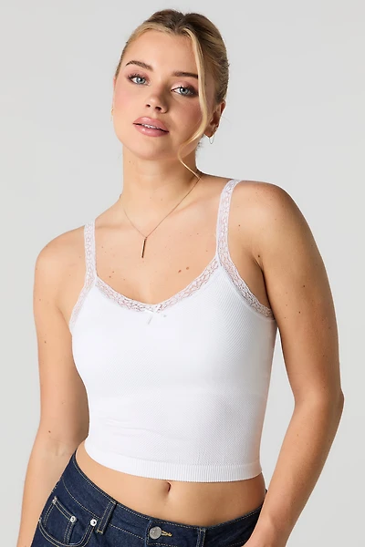 Camisole côtelée sans couture à bonnets intégrés et bordure en dentelle