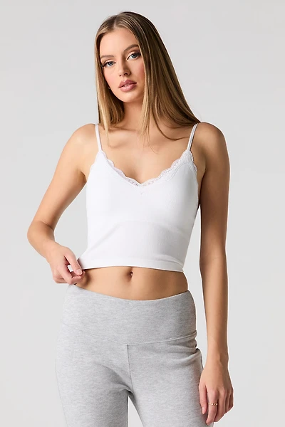 Camisole côtelée sans couture avec liséré de dentelle et bonnets intégrés