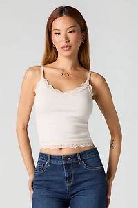 Camisole côtelée à bonnets intégrés avec bordure en dentelle et col V
