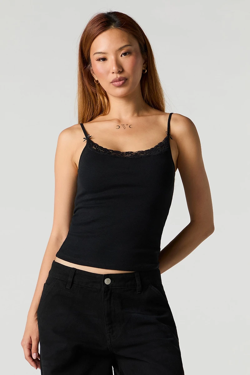 Camisole côtelée à bonnets intégrés avec bordure en dentelle