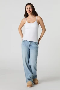 Camisole côtelée avec bonnets intégrés et garniture en dentelle