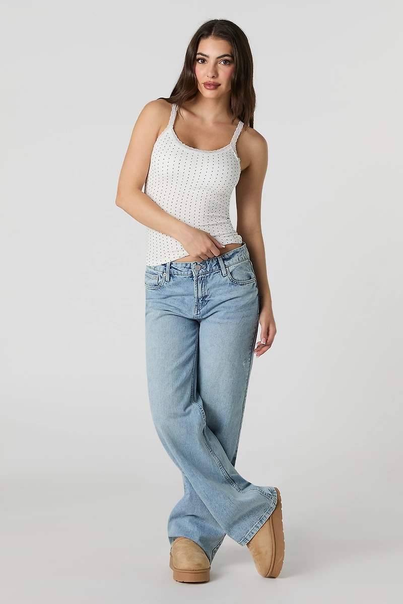 Camisole côtelée avec bonnets intégrés et garniture en dentelle
