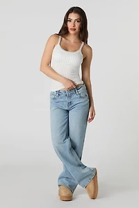 Camisole côtelée avec bonnets intégrés et garniture en dentelle