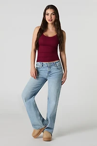 Camisole côtelée avec bonnets intégrés et garniture en dentelle