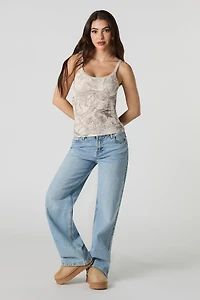 Camisole côtelée avec bonnets intégrés et garniture en dentelle