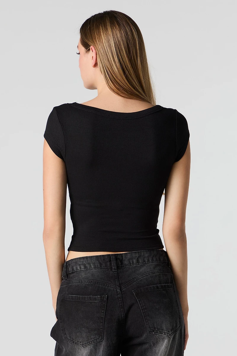 T-shirt côtelé avec encolure dégagée
