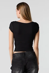 T-shirt côtelé avec encolure dégagée