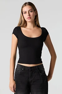T-shirt côtelé avec encolure dégagée