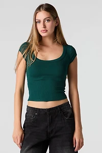 T-shirt côtelé avec encolure dégagée