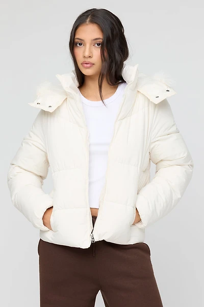 Blouson bouffant à capuchon en similifourrure