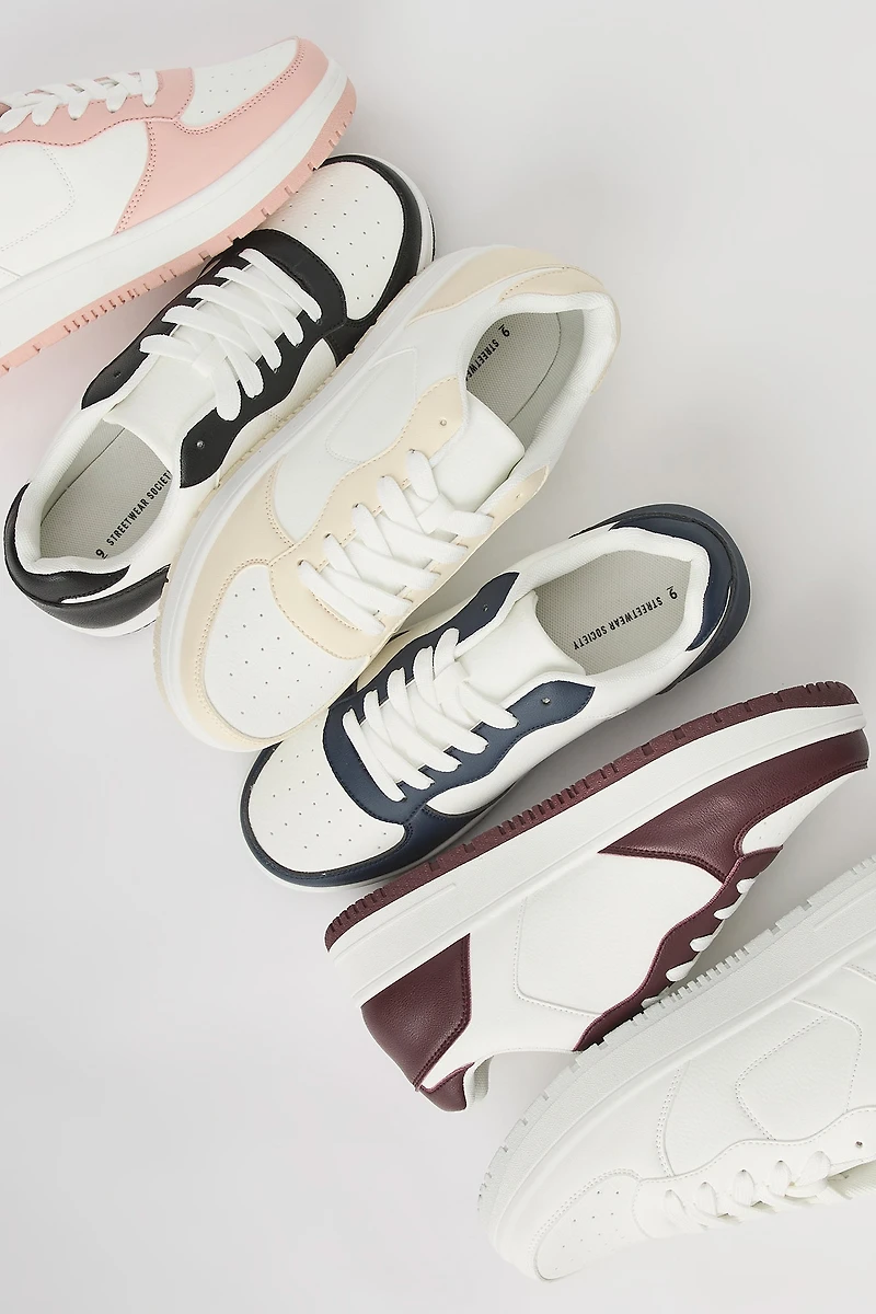 Classic Low Top Lace Up Sneaker