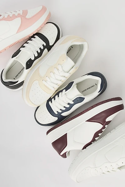 Classic Low Top Lace Up Sneaker