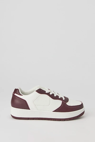 Classic Low Top Lace Up Sneaker