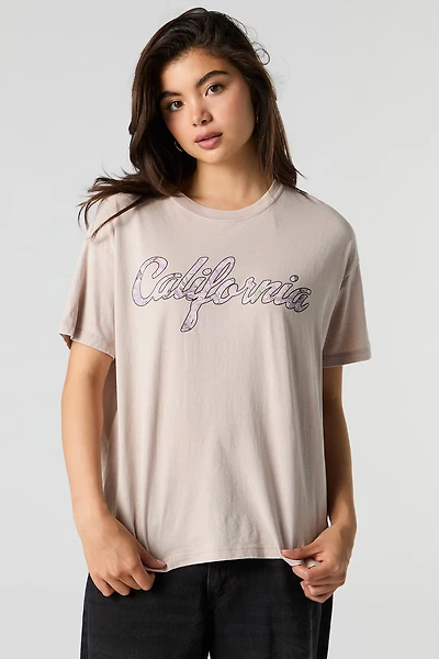 T-shirt de coupe garçonne délavé à imprimé avec motif camouflage