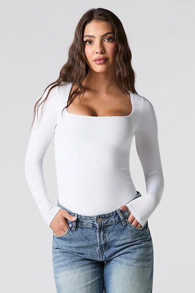 Maillot profilé à manches longues avec encolure carrée
