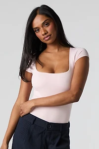 Maillot t-shirt profilé avec encolure carrée