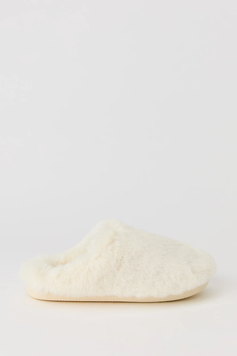 Pantoufles en similifourrure