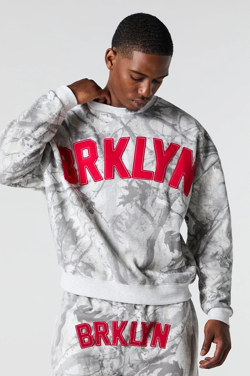 Chandail carré en molleton avec empiècement et motif camouflage