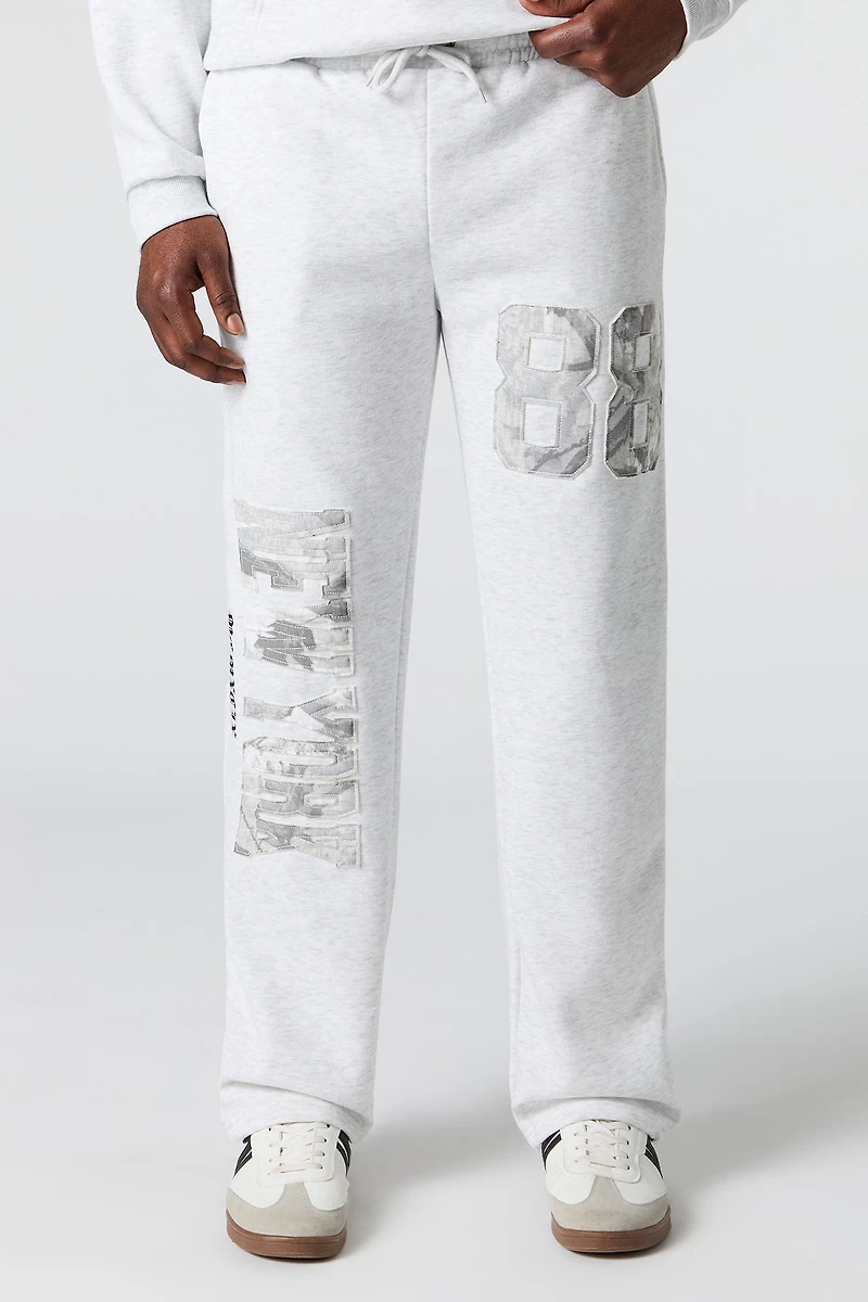 Pantalon d'entraînement en molleton avec empiècement et motif camouflage