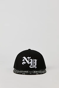 Chapeau à bouton-pression à imprimé bandana et broderie NY