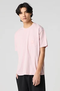 T-shirt délavé avec poche plaquée à imprimé URBN