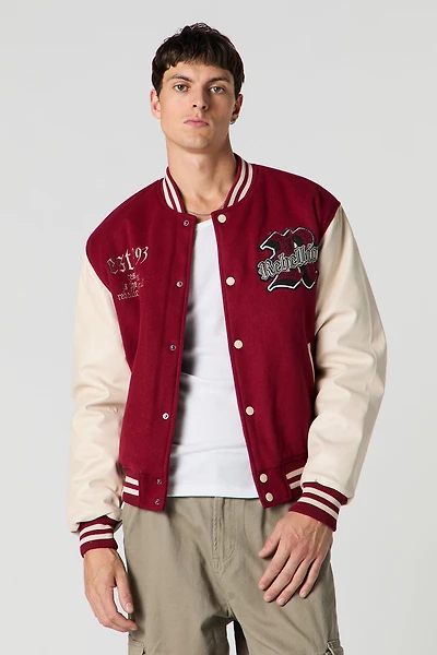 Blouson de style universitaire avec motif brodé