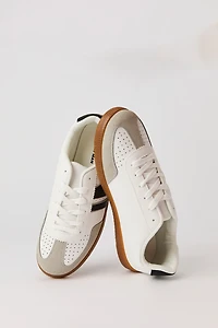 Retro Low Top Sneaker