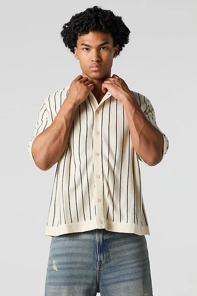 Haut boutonné en tricot rayé
