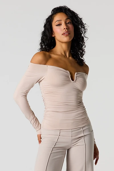 Haut profilé à épaules dénudées avec accent métallisé