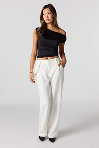 Pantalon habillé à taille basse avec chaîne