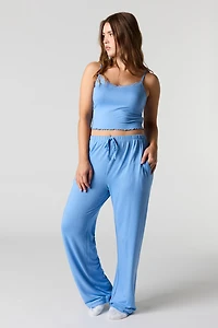 Ensemble pyjama avec débardeur en dentelle à encolure V et pantalon