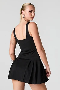 Minirobe plissée à encolure carrée