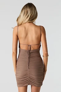 Minirobe en filet ruché avec col châle