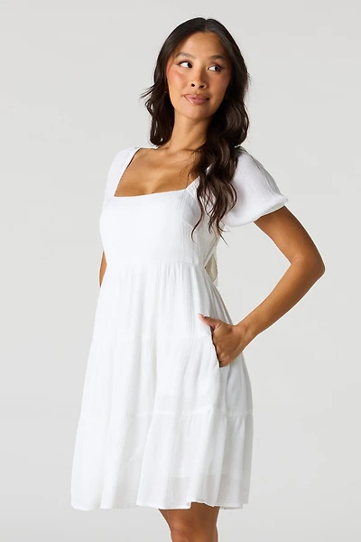 Minirobe volantée sans soutien-gorge intégré avec attache au dos