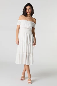 Robe midi volantée avec épaules dénudées