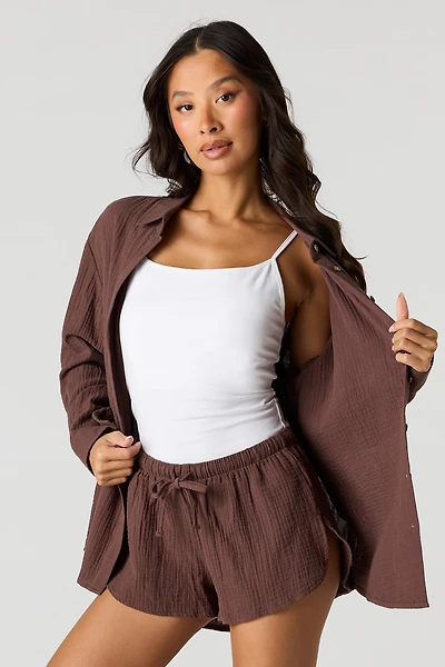 Short court froissé