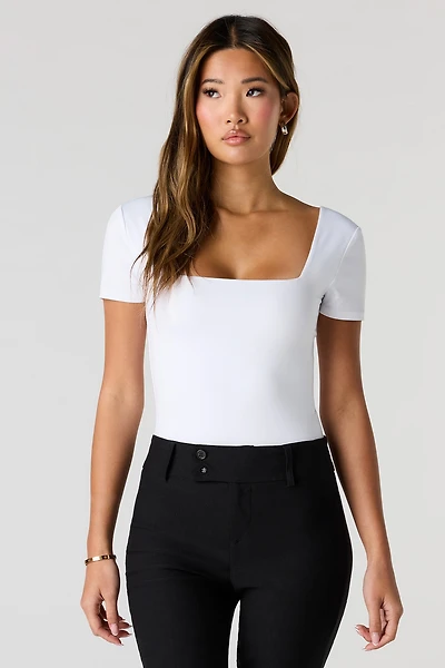 Maillot Contour à encolure carrée et manche courte