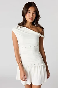 Robe barboteuse à épaule dégagée et détail d'illet