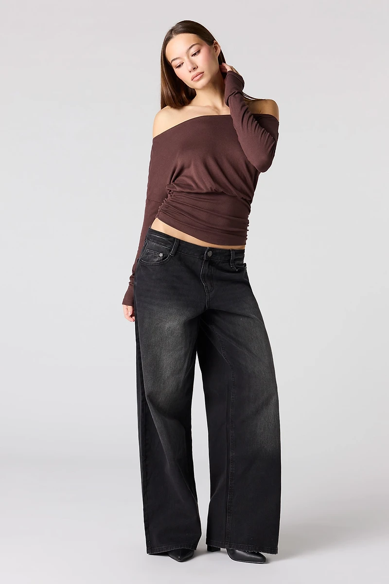 Haut cintré à épaules dénudées et manches longues