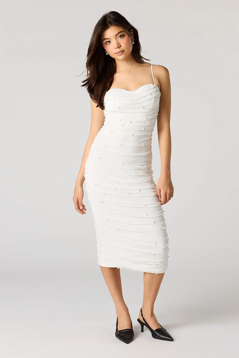 Robe maxi ruchée en filet avec similiperles