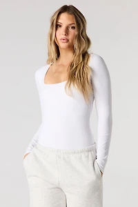 Maillot profilé côtelé à manches longues avec encolure carrée