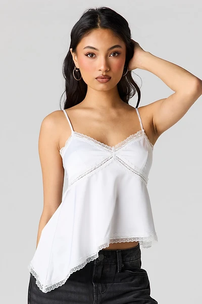 Camisole asymétrique en satin avec liséré de dentelle