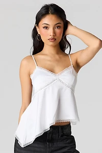 Camisole asymétrique en satin avec liséré de dentelle